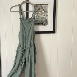 Universal threads sage green jumpsuit overalls